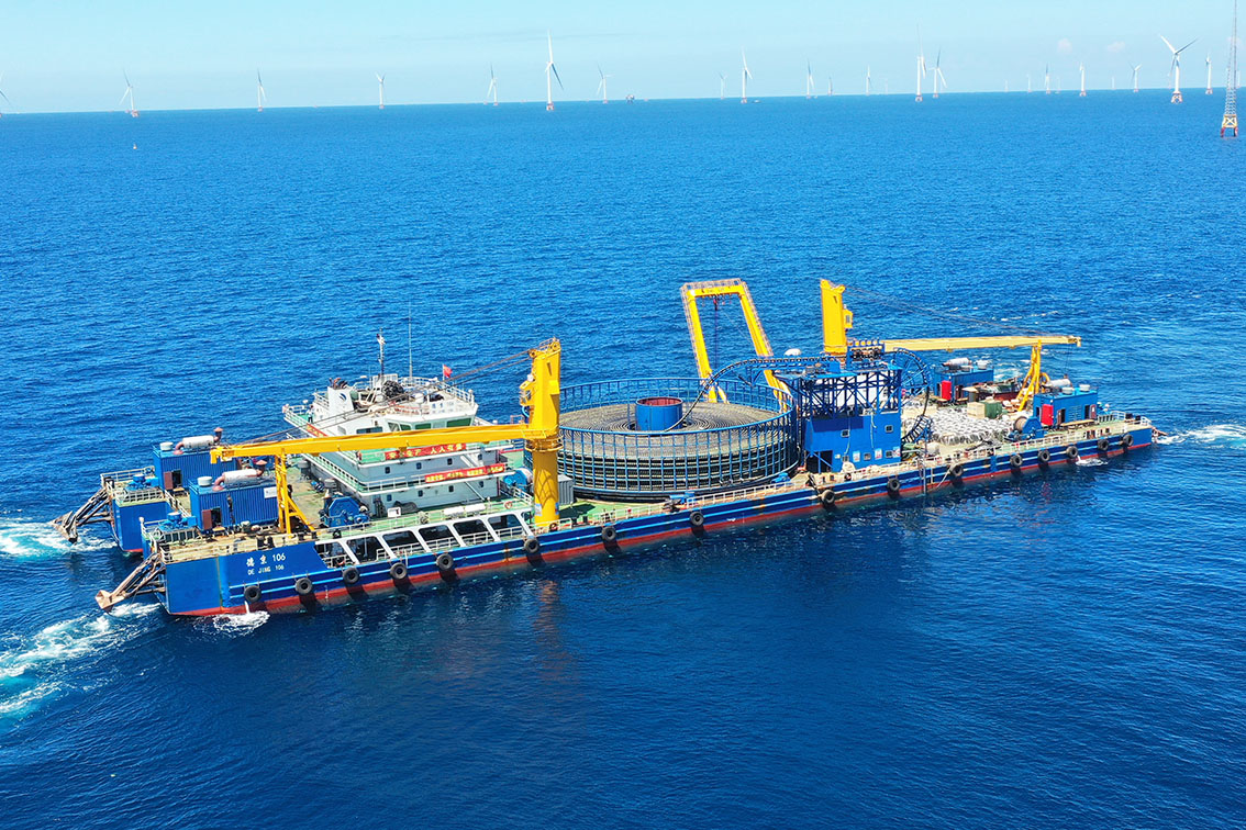 “新得利106”敷缆船.jpg “新得利106”敷缆船.jpg